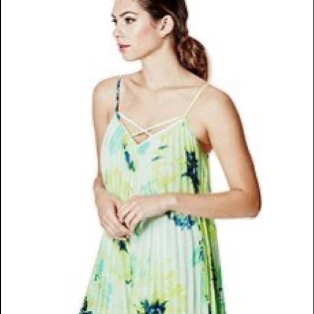 GUESS summer bloom pleated dress